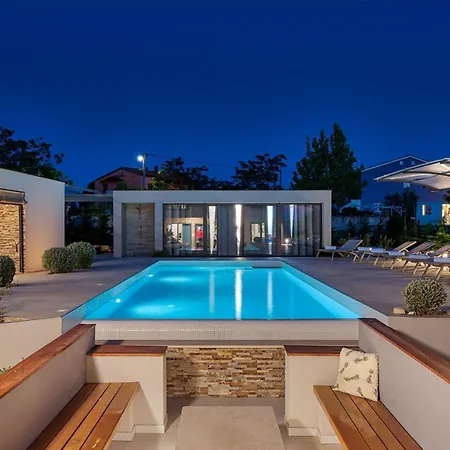 Tami Villa *